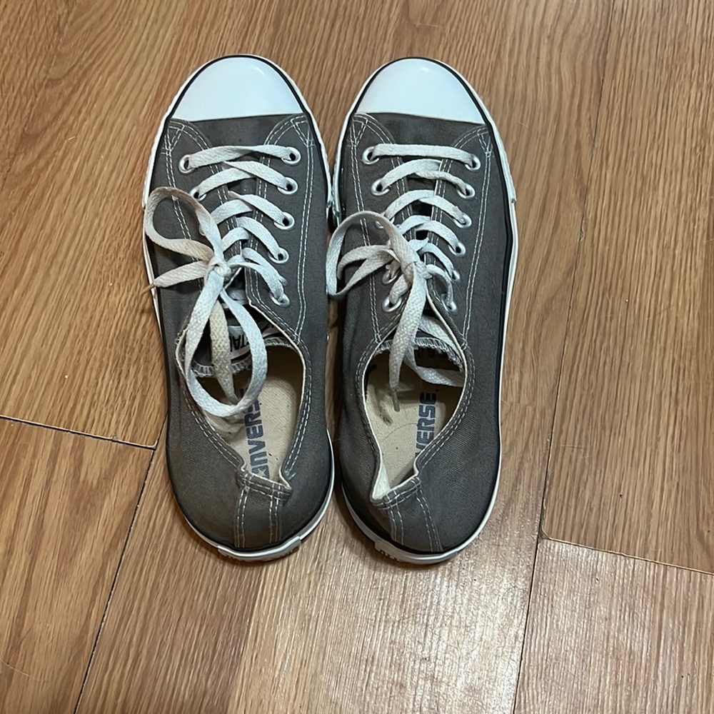 Converse Women’s Gray Size 9